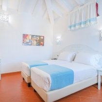 Jógové prázdniny s Nikol Tenevovou na Sardinii